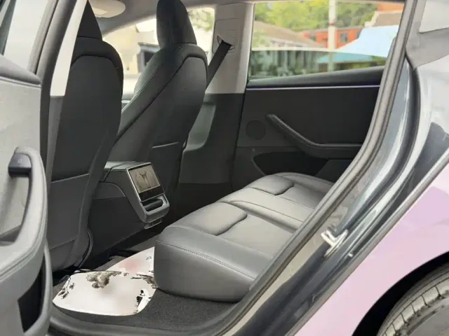 Tesla Model 3 — Фото автомобиля 16