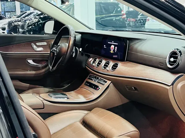 Mercedes-Benz E-Class — Фото автомобиля 18