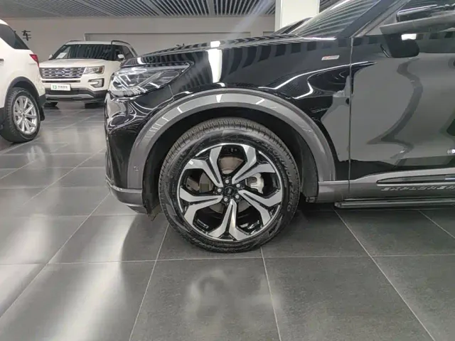 Ford Explorer — Фото автомобиля 22