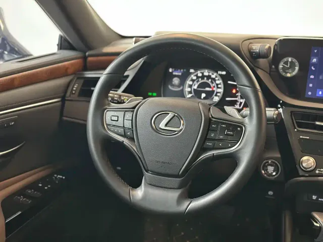 Lexus ES — Фото автомобиля 11