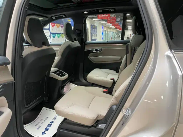 Volvo XC90 — Фото автомобиля 11