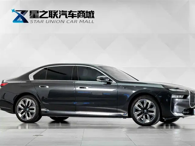 BMW i7 — Фото автомобиля 5