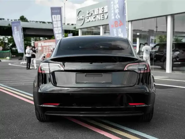 Tesla Model 3 — Фото автомобиля 7