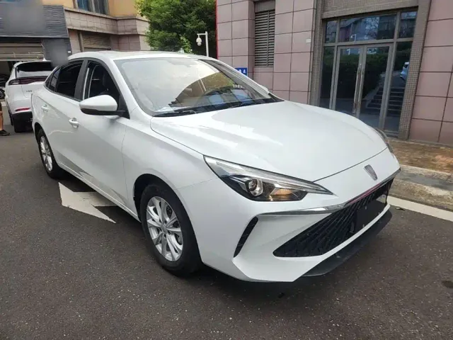 Roewe i5 — Фото автомобиля 3