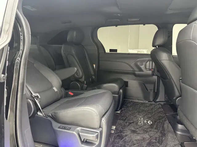 Toyota Sienna — Фото автомобиля 15