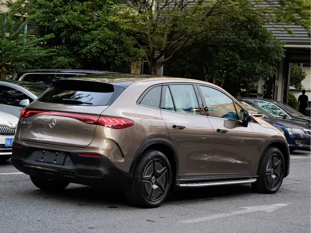 Mercedes-Benz EQE SUV — Фото автомобиля 4