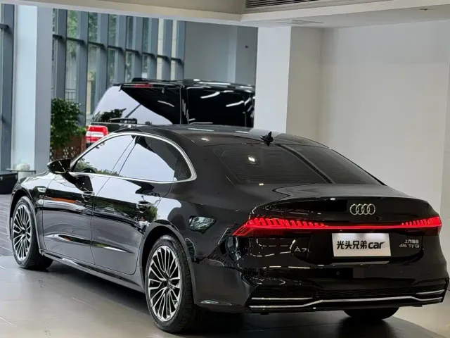Audi A7L — Фото автомобиля 2
