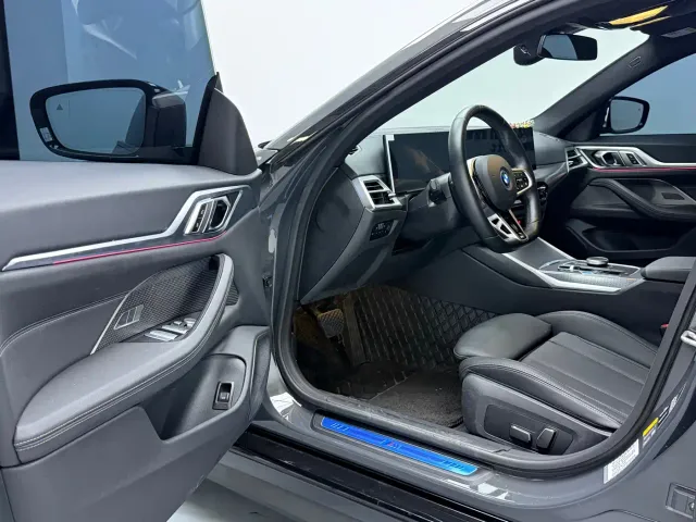 BMW i4 — Фото автомобиля 4