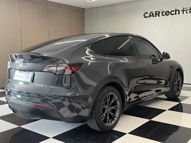 Tesla Model Y — Фото автомобиля 29