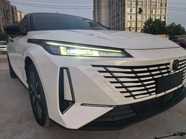 Changan Eado — Фото автомобиля 3
