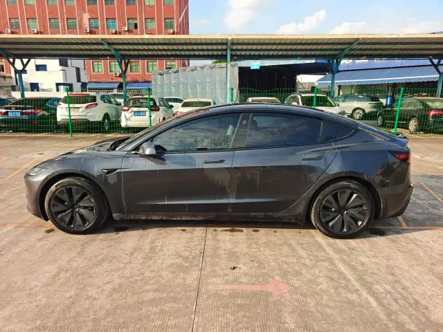 Tesla Model 3 — Фото автомобиля 4