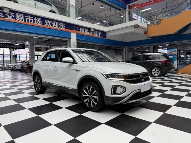 Volkswagen T-Roc — Фото автомобиля 3
