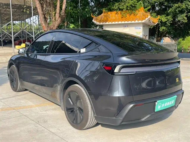 Tesla Model Y — Фото автомобиля 6
