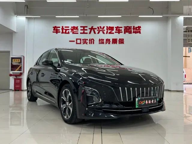 Hongqi E-QM5 — Фото автомобиля 3