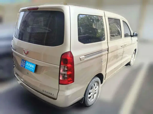Wuling Hongguang V — Фото автомобиля 5