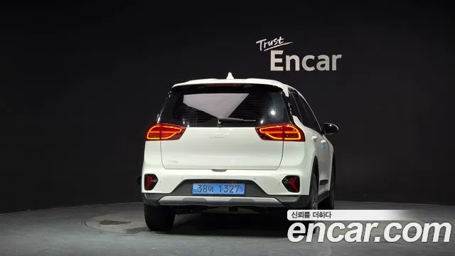 Kia Niro — Фото автомобиля 3