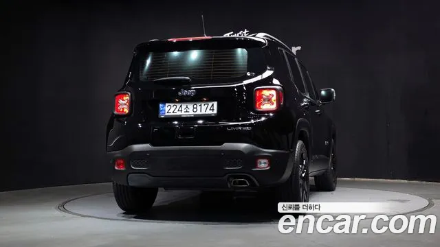 Jeep Renegade — Фото автомобиля 4