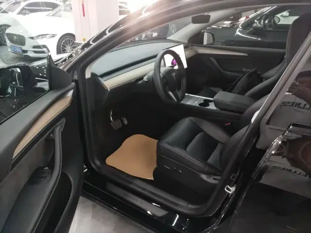 Tesla Model Y — Фото автомобиля 15