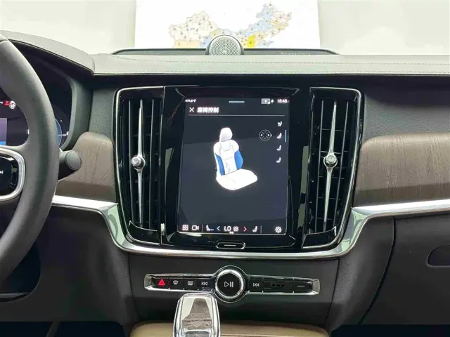 Volvo S90 — Фото автомобиля 11