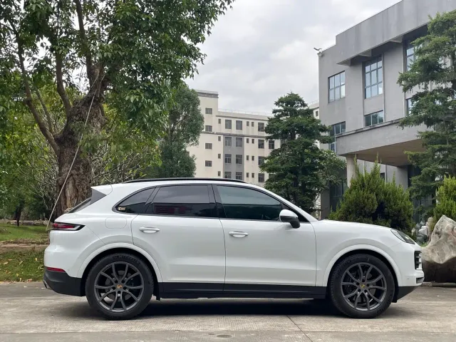 Porsche Cayenne — Фото автомобиля 7