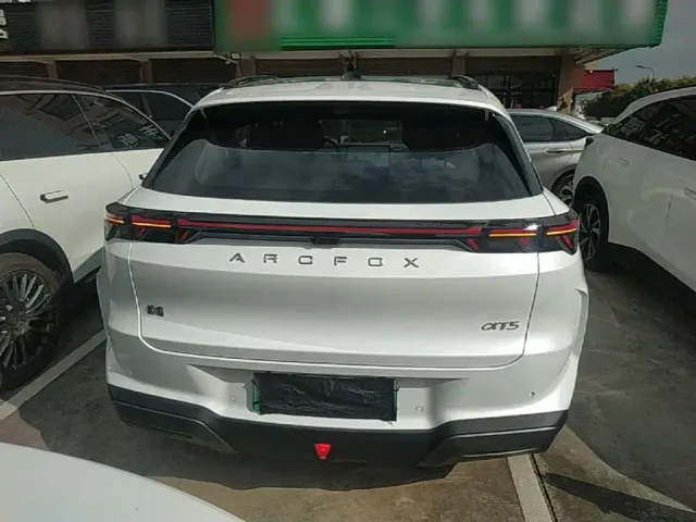 Arcfox Alpha T5 — Фото автомобиля 5