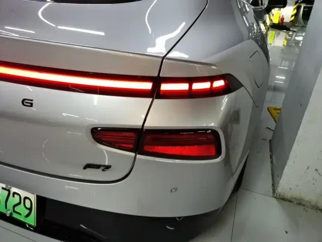 Xpeng P7 — Фото автомобиля 7