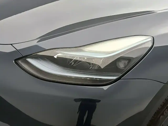 Tesla Model Y — Фото автомобиля 15