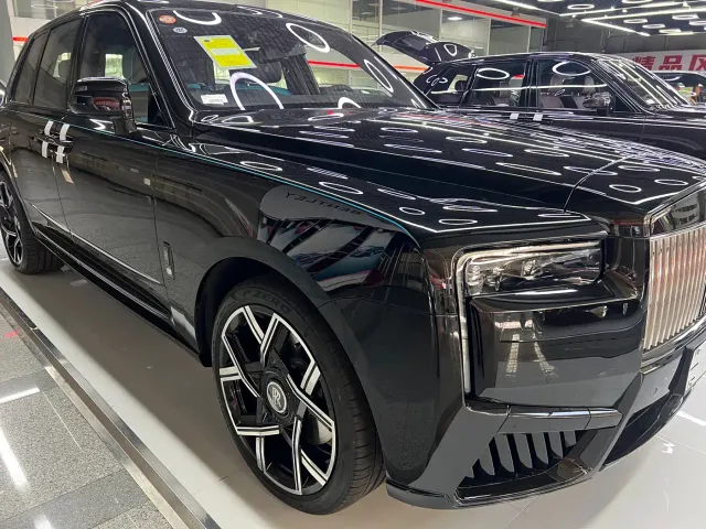 Rolls-Royce Cullinan — Фото автомобиля 3