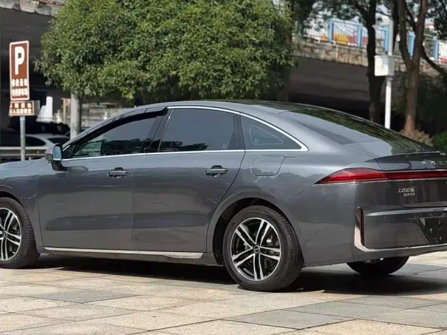 Roewe M7 DMH — Фото автомобиля 9