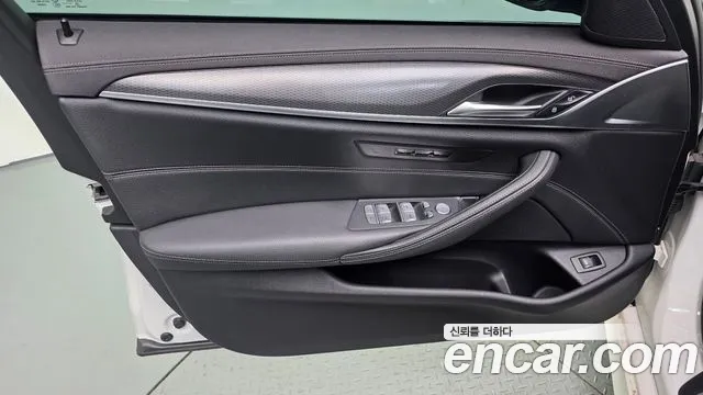 BMW 5 Series G30 — Фото автомобиля 13