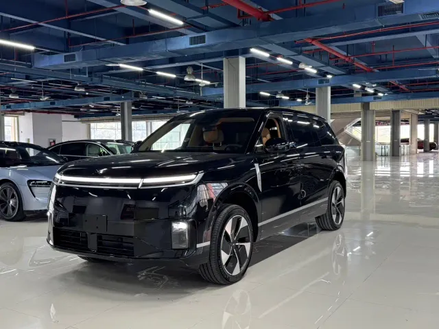 Xpeng GX — Фото автомобиля 2