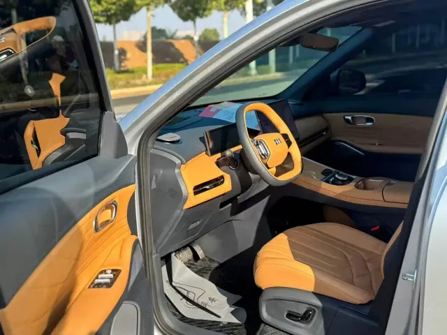 Geely Galaxy Starship 7 EM-i — Фото автомобиля 4