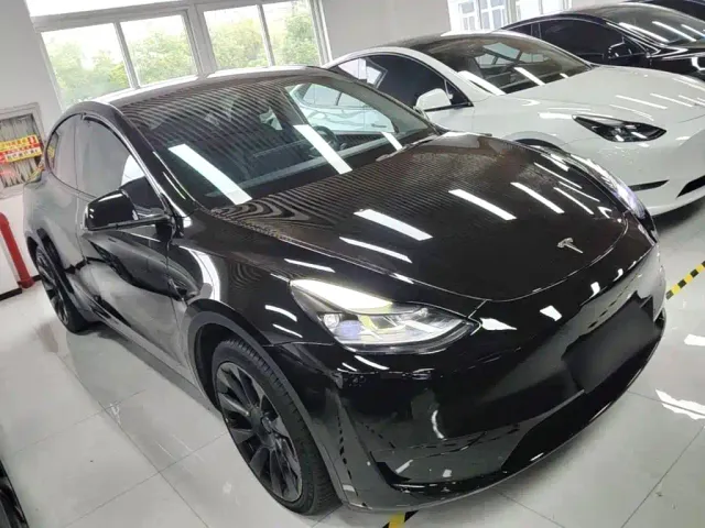 Tesla Model Y — Фото автомобиля 3