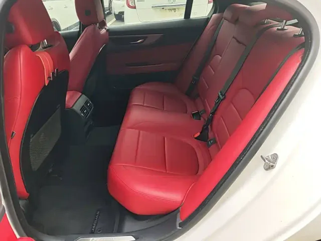 Jaguar XEL — Фото автомобиля 16