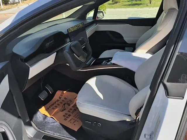 Tesla Model X — Фото автомобиля 9