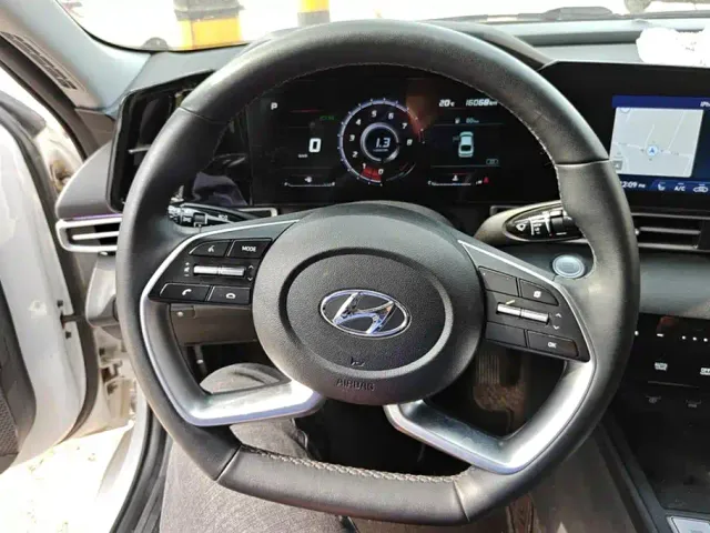 Hyundai Elantra — Фото автомобиля 15