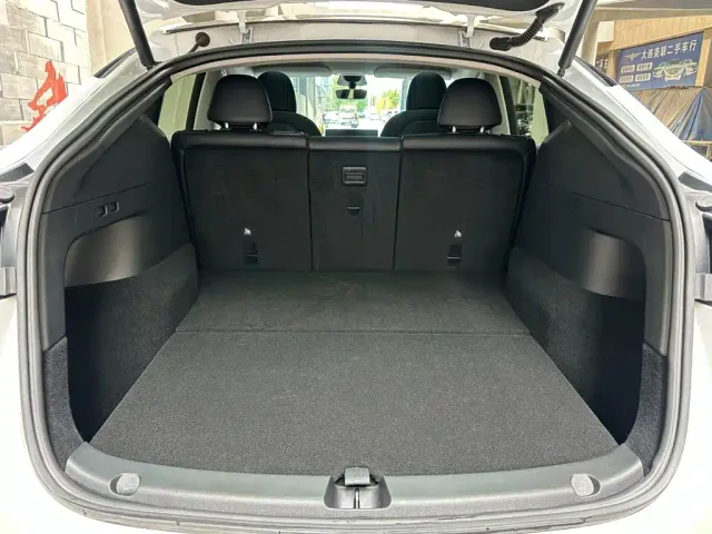 Tesla Model Y — Фото автомобиля 8