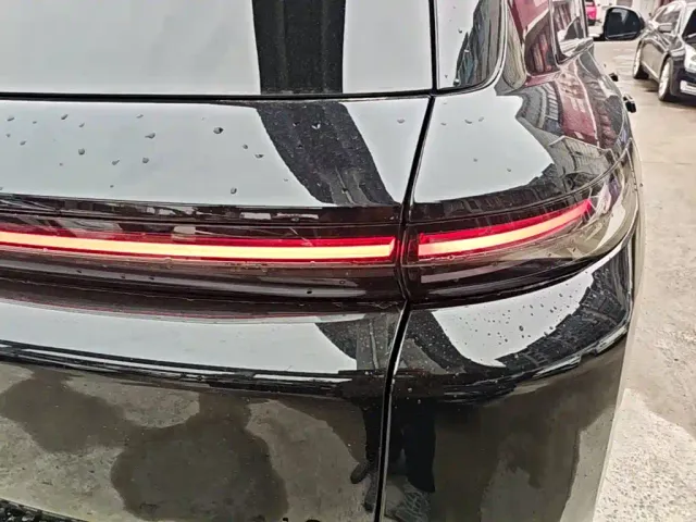 Li Auto L8 — Фото автомобиля 7