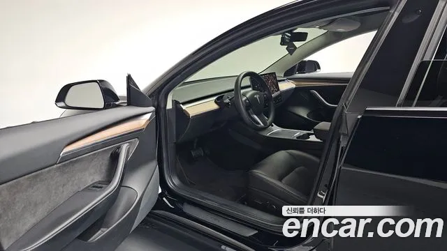Tesla Model 3 — Фото автомобиля 15