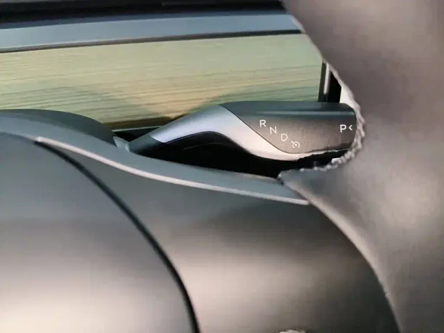 Tesla Model Y — Фото автомобиля 13