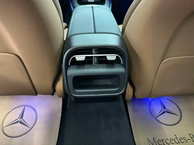 Mercedes-Benz E-Class — Фото автомобиля 11