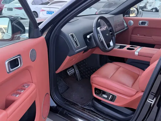 Li Auto L8 — Фото автомобиля 4