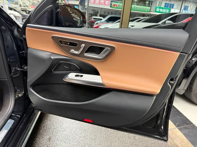 Mercedes-Benz E-Class — Фото автомобиля 24