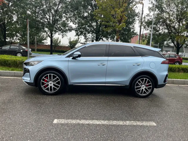 BYD Tang — Фото автомобиля 16