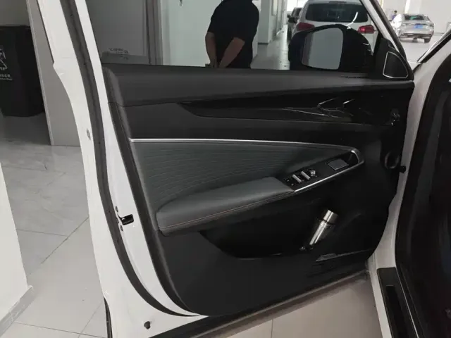 Geely Boyue — Фото автомобиля 7