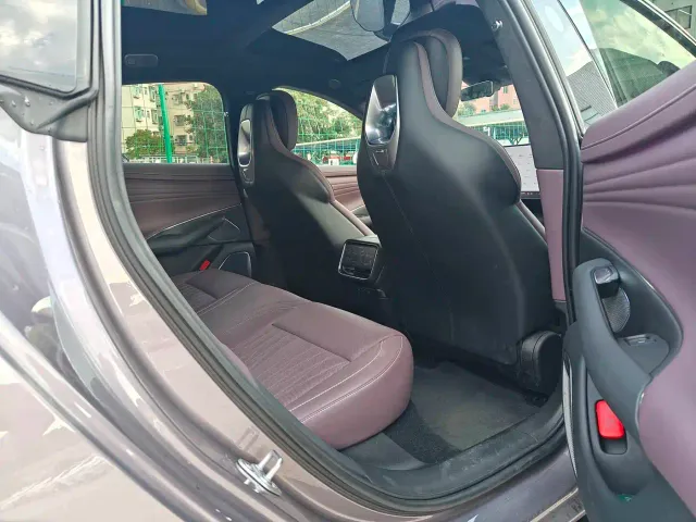 Xiaomi SU7 — Фото автомобиля 12