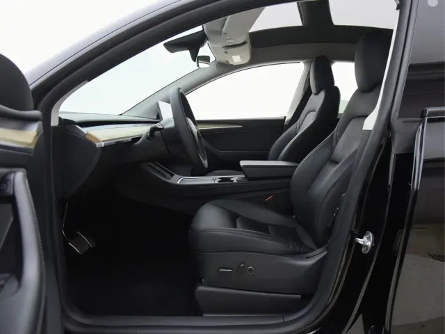 Tesla Model Y — Фото автомобиля 4