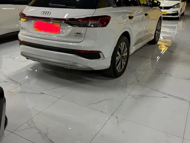 Audi Q4 e-tron — Фото автомобиля 4