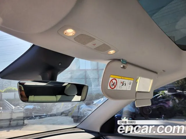 Tesla Model Y — Фото автомобиля 16