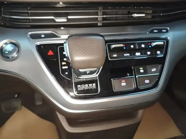 Roewe iMAX8 — Фото автомобиля 13